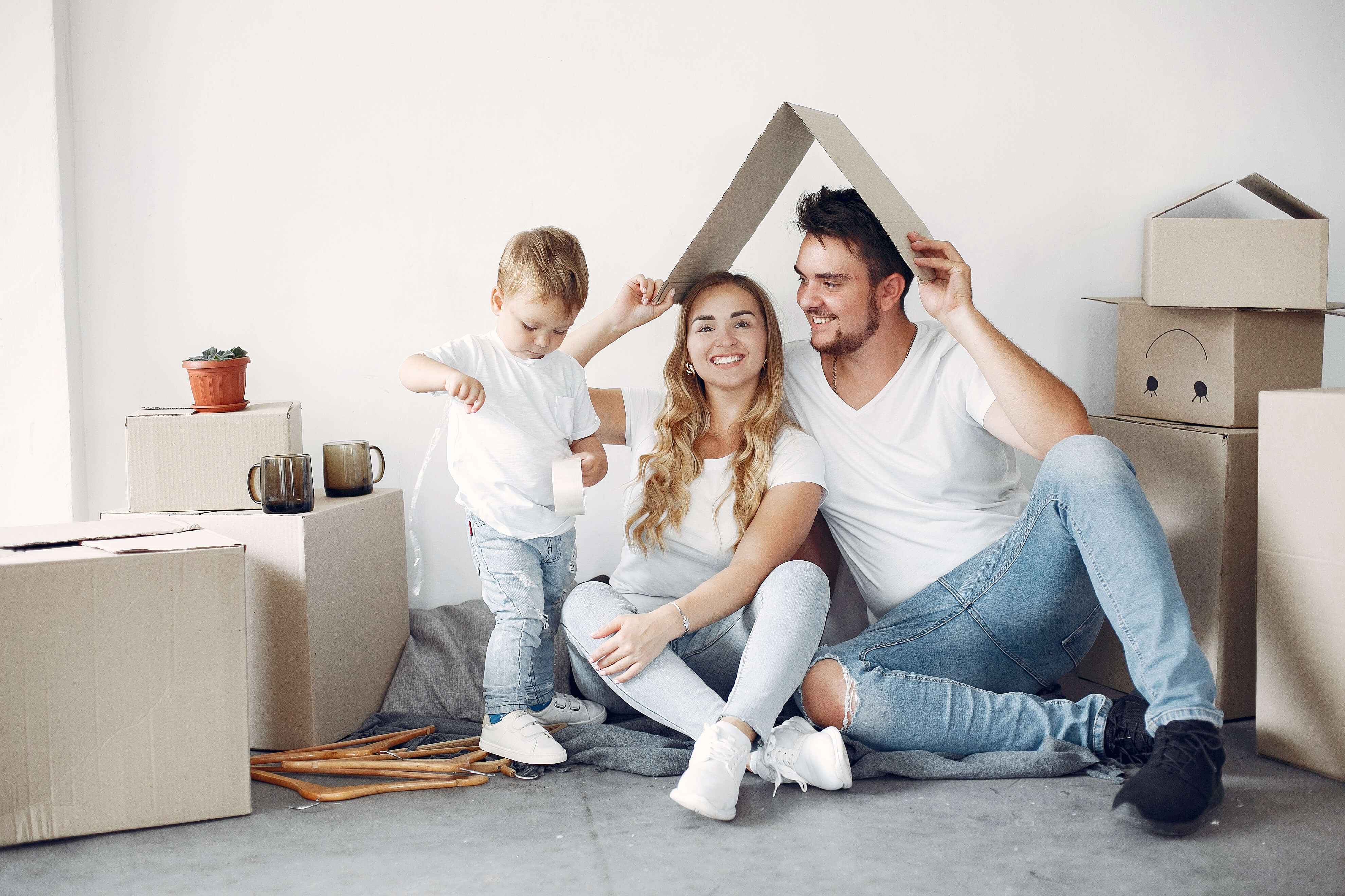 family-moving-using-boxes